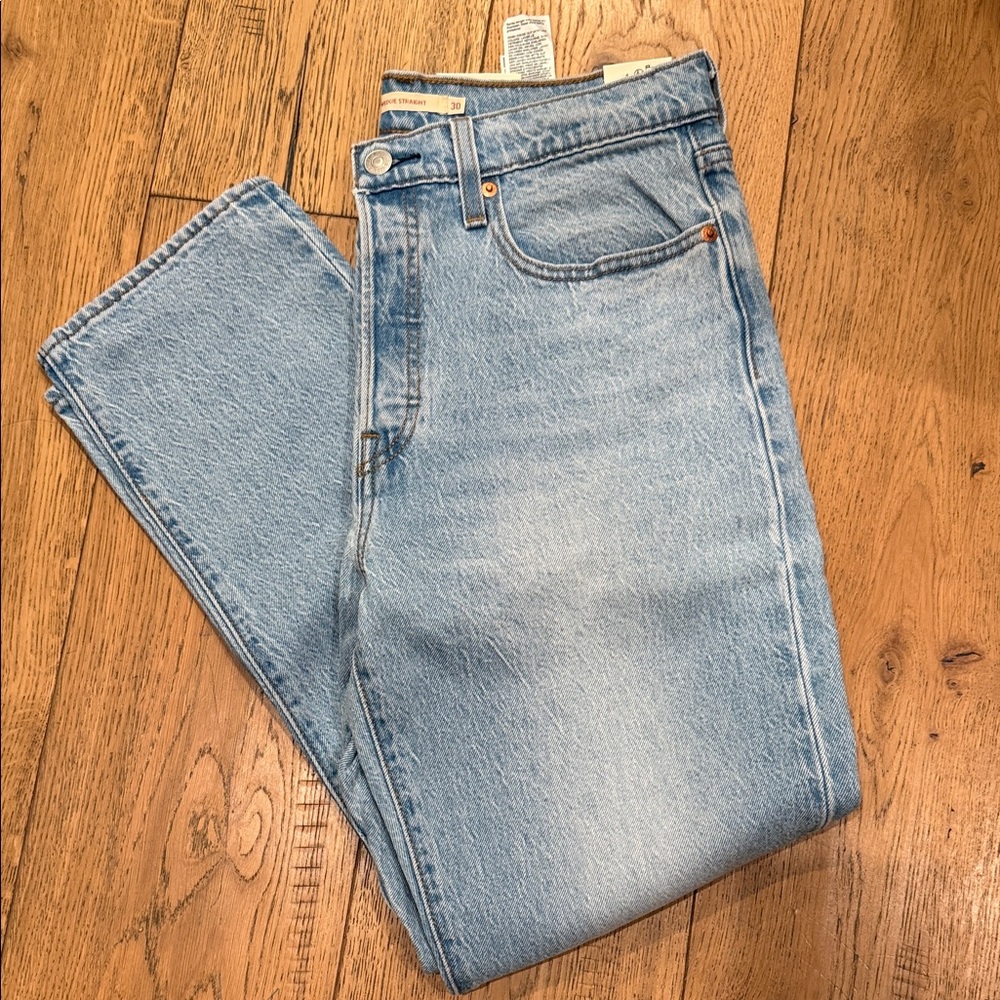 Levi's Wedgie Straight Women's Jeans - Picture 2 of 6